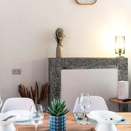 2bd Flat Near Cathedral *