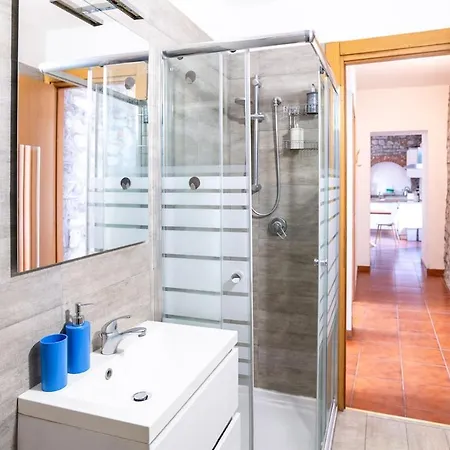 2bd Flat Near Cathedral Lägenhet